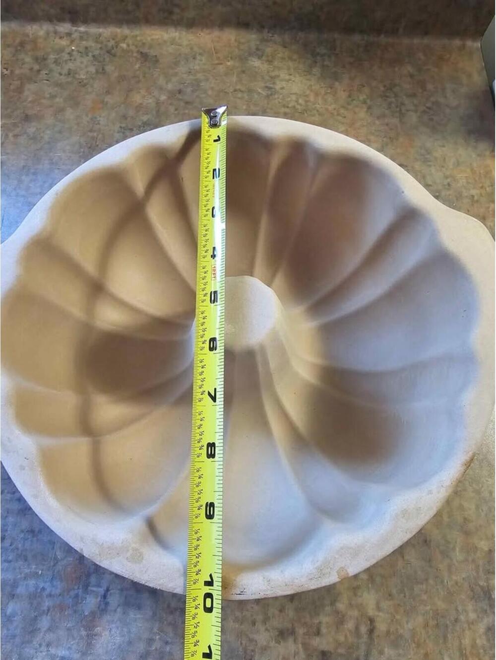 Pampered Chef Family Heritage Stoneware Fluted Bundt Cake Pan - Picture 3 of 9